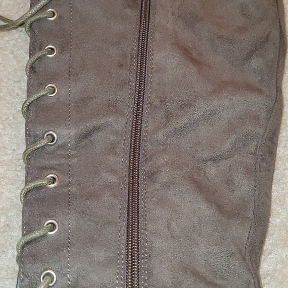 Knee high boots - Picture 3 of 4